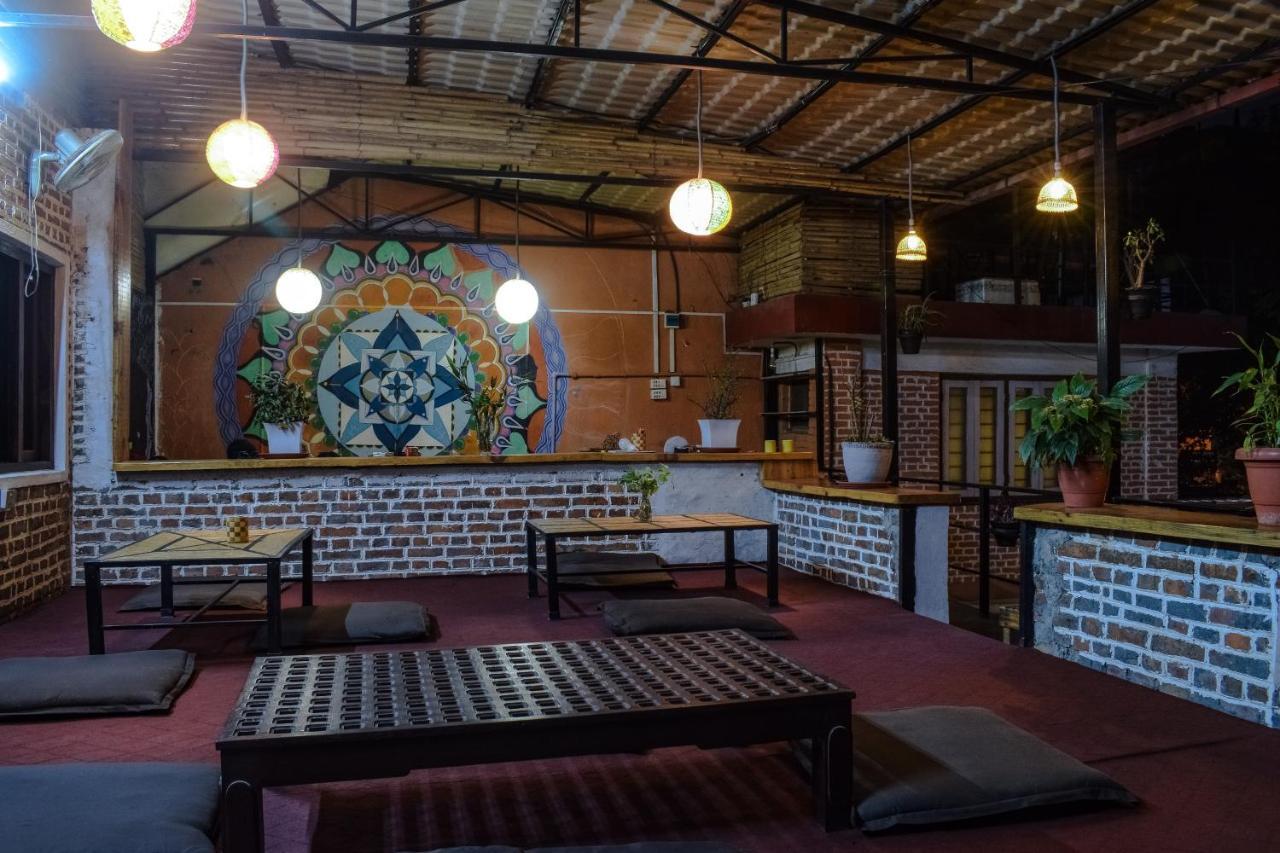 Happy Donkey Hostel Катманду Екстериор снимка